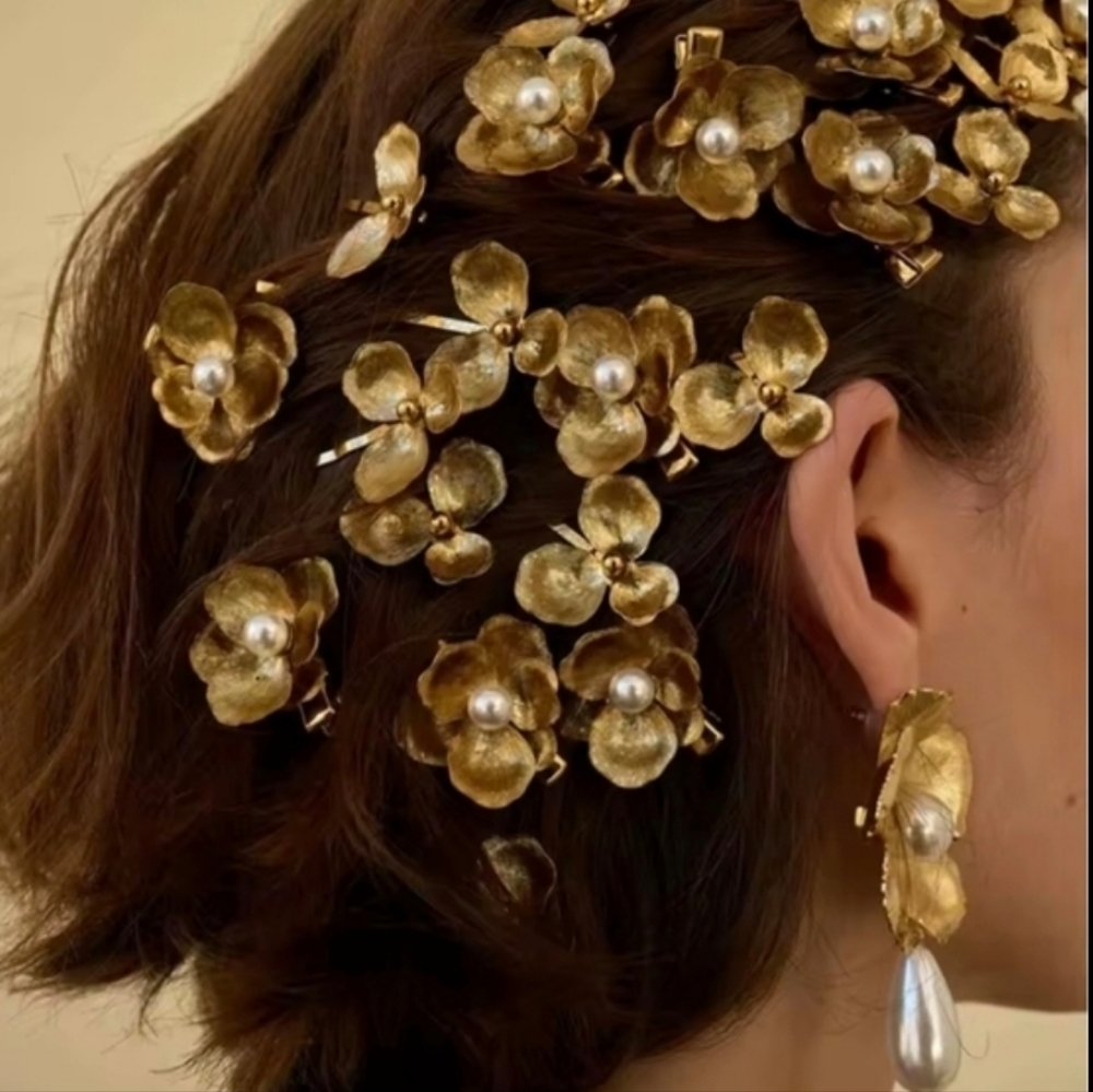 Gold Floral Pearl Hair Clips • 4 Piece Set •  NWOT - Picture 5 of 7